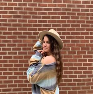 Meet your Posher, Chloe